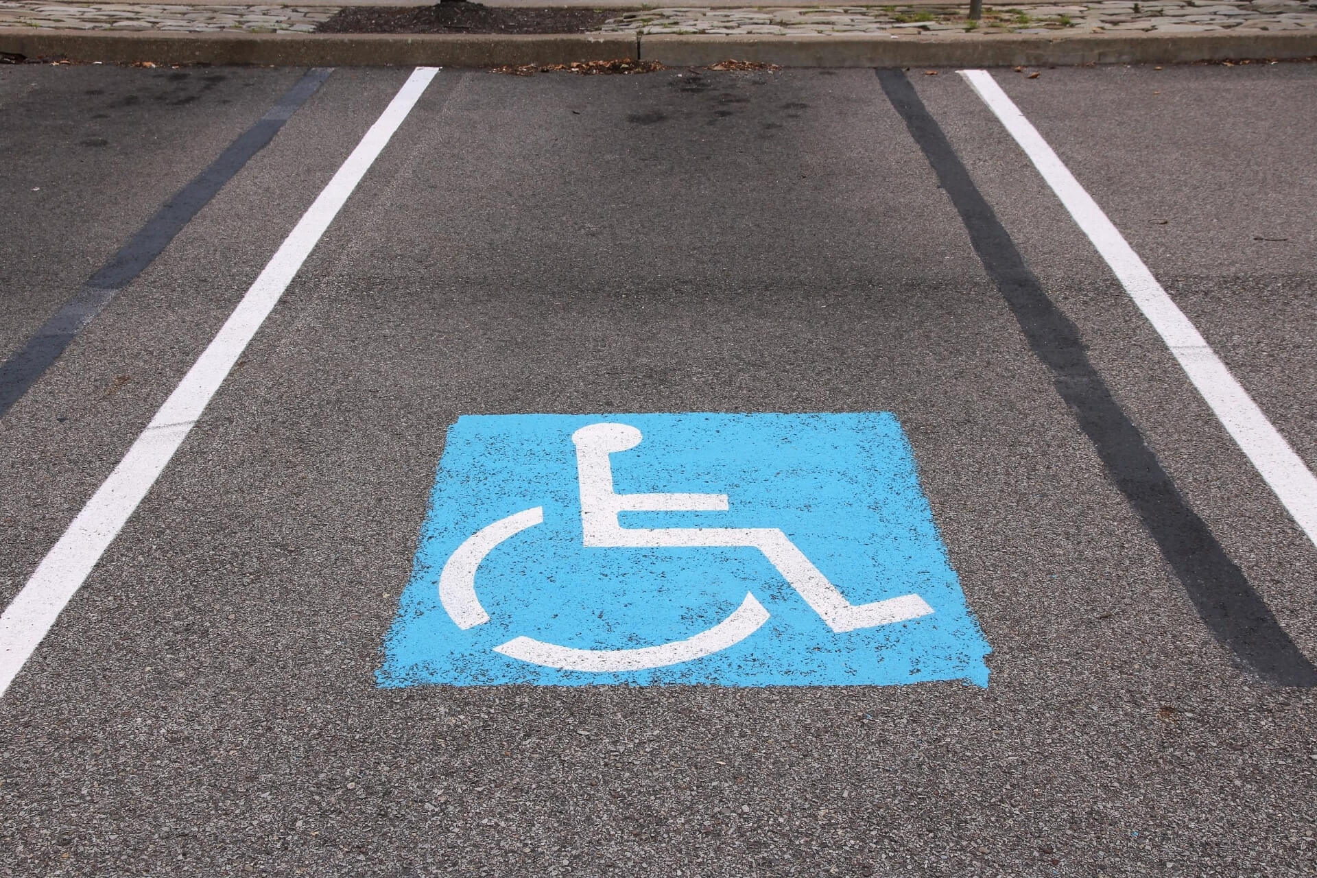 Image marking. Disabled people parking. Disabled parking place Sizes. When can you Park in handicapped parking Spaces?.